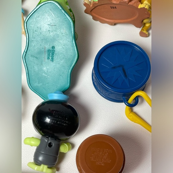 Mix Disney Action Figures Accessories lot - Picture 7 of 11
